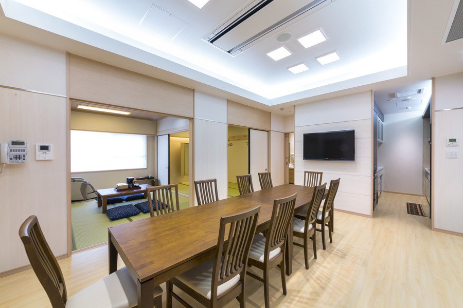 親族室<br>親族室にはリビングダイニング、キッチン、和室、トイレやバスルームも備えており、まるでご自宅のようにお過ごしいただけます。