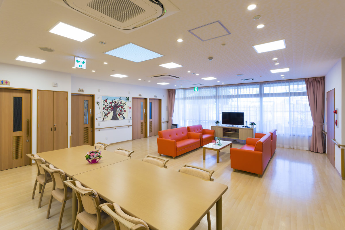 食事のほかにイベントなども催されるゆったりとしたデイルーム。