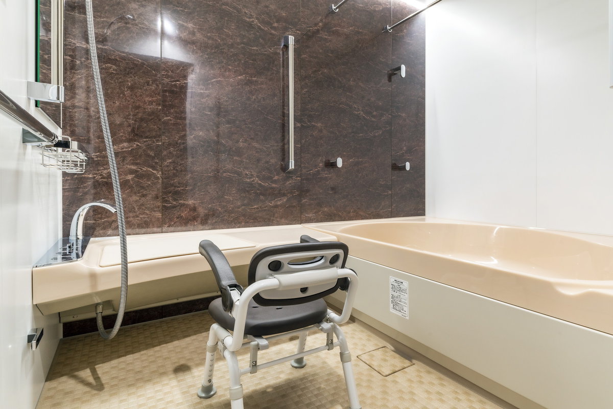 身体の状態に合わせて、ご利用いただけるよう、タイプの違う浴槽をご用意しています。