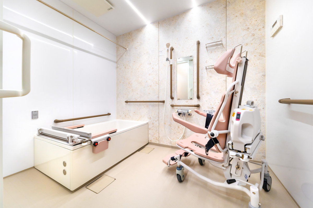 身体の状態に合わせて、ご利用いただけるよう、タイプの違う浴槽をご用意しています。