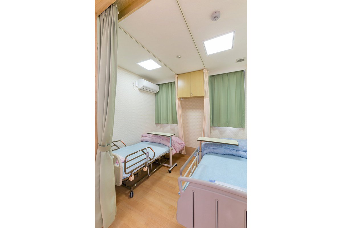 ゆっくり休んでいただける静養室を設けています