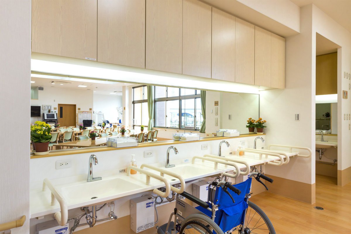 デイルーム横には口腔ケアコーナーを設置しています。