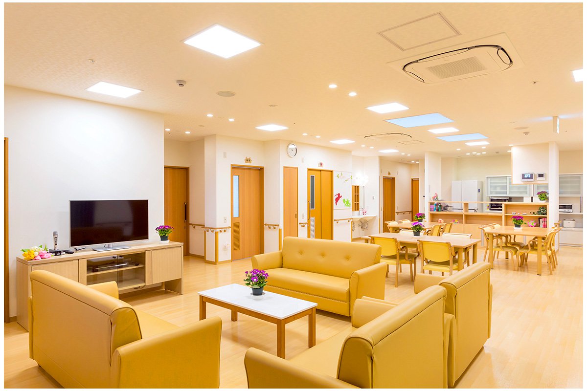 広々としたスペースでのんびり寛げるデイルーム。