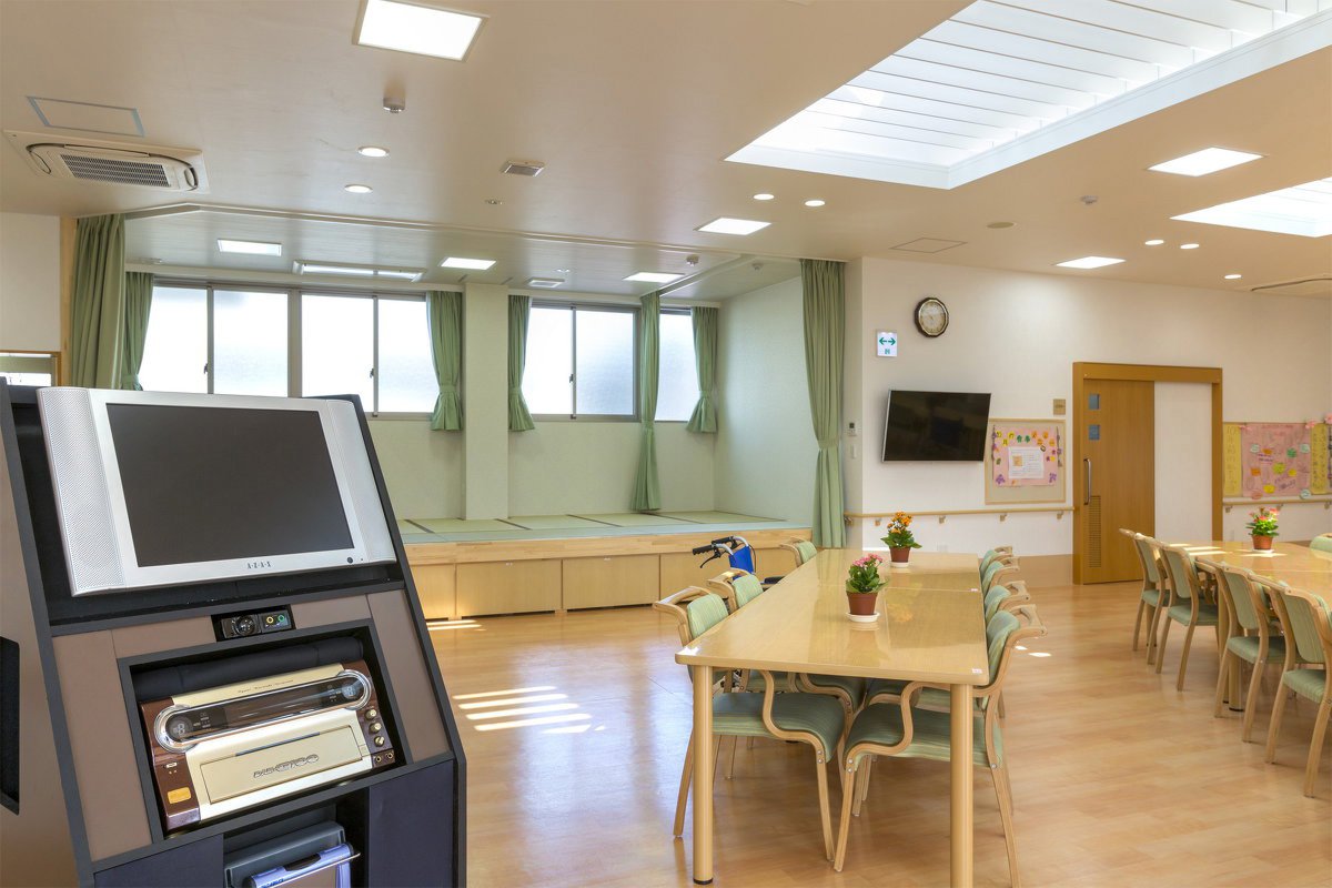 デイルームにはカラオケもご用意しております