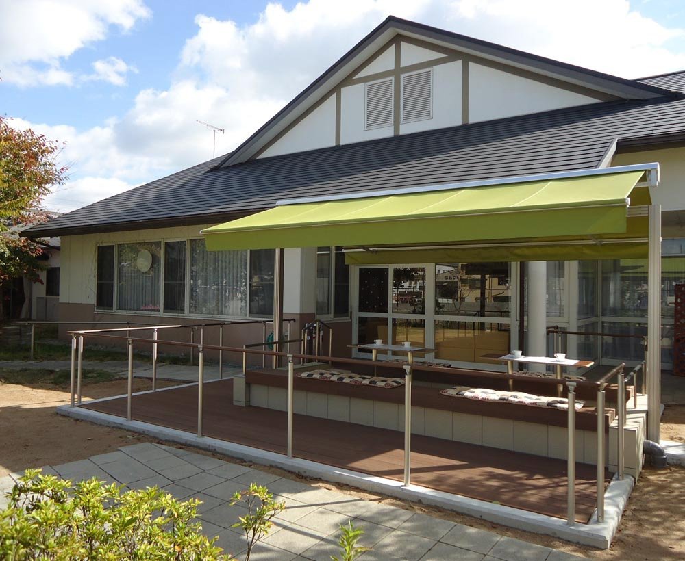 中庭を眺めながらほっこり足湯。