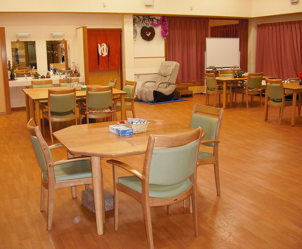 食事や休養のほか、季節行事も楽しめるデイルーム。