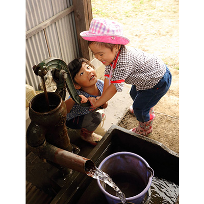 第6期 入選「力を合わせて」