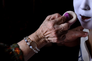 第4期 グランプリ「化粧師の手」角田&nbsp;恒雄&nbsp;様（滋賀県彦根市）