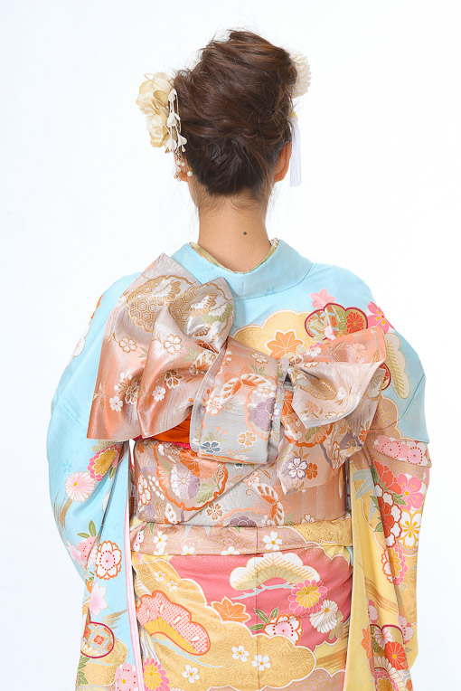 水色地牡丹に松竹