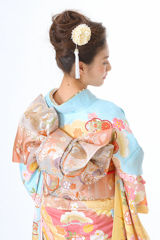 水色地牡丹に松竹