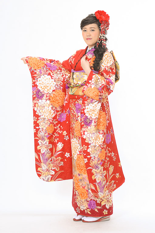 赤地に総大華柄