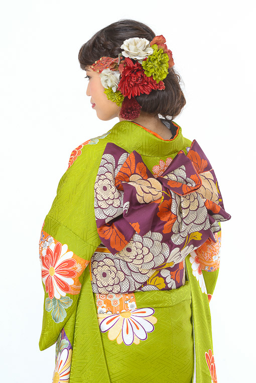 抹茶色朱ダリア花柄模様