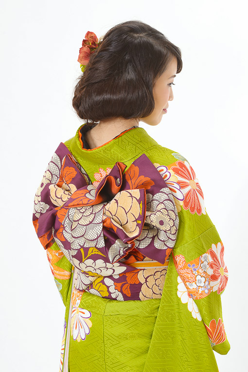 抹茶色朱ダリア花柄模様