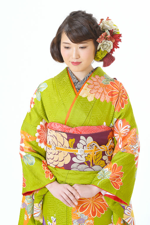 抹茶色朱ダリア花柄模様