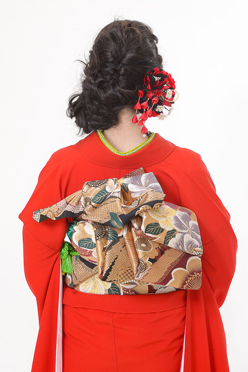 赤地袖下金牡丹