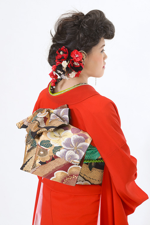 赤地袖下金牡丹