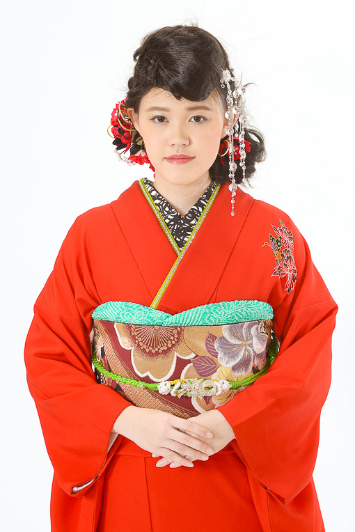 赤地袖下金牡丹