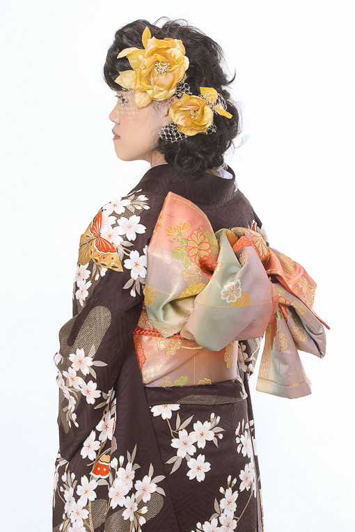 肩黒桜五色蝶裾金茶