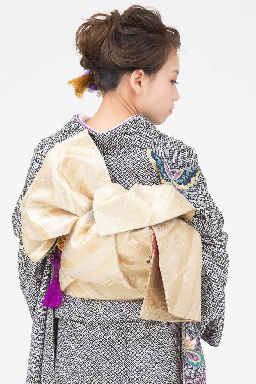 黒しぼり花柄蝶