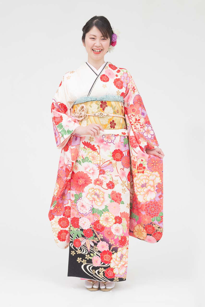 白地に赤ピンク花柄裾黒