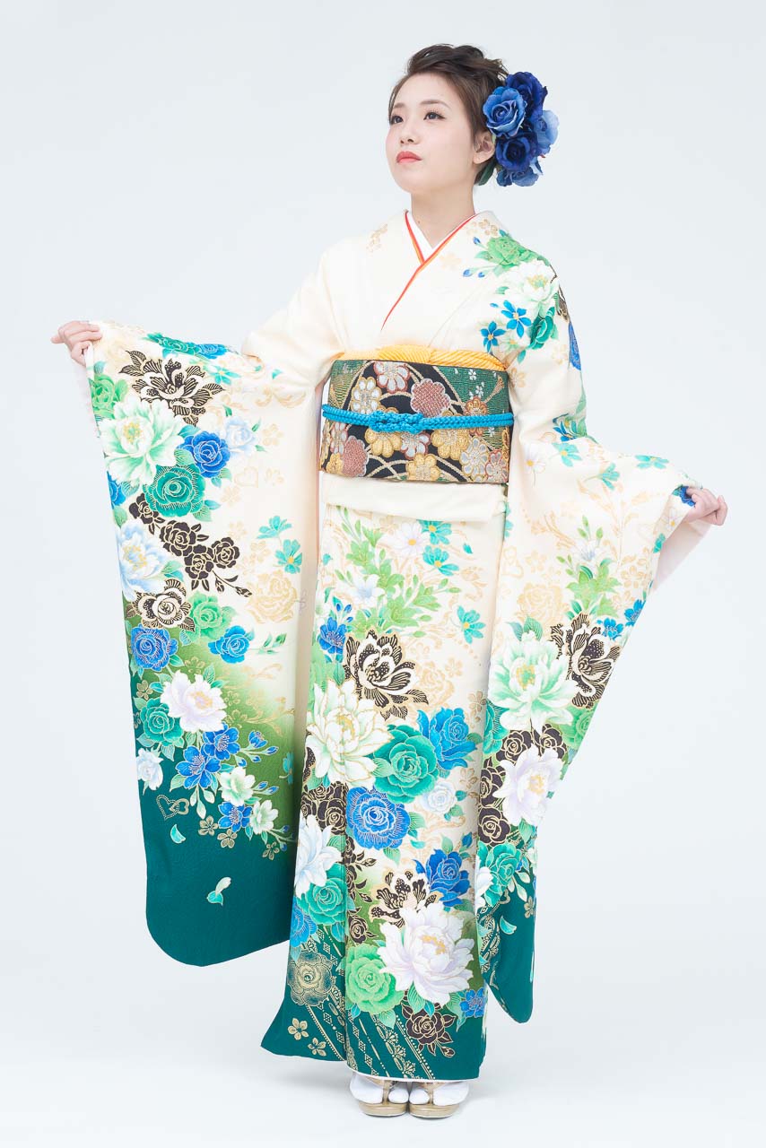 白地に大輪薔薇