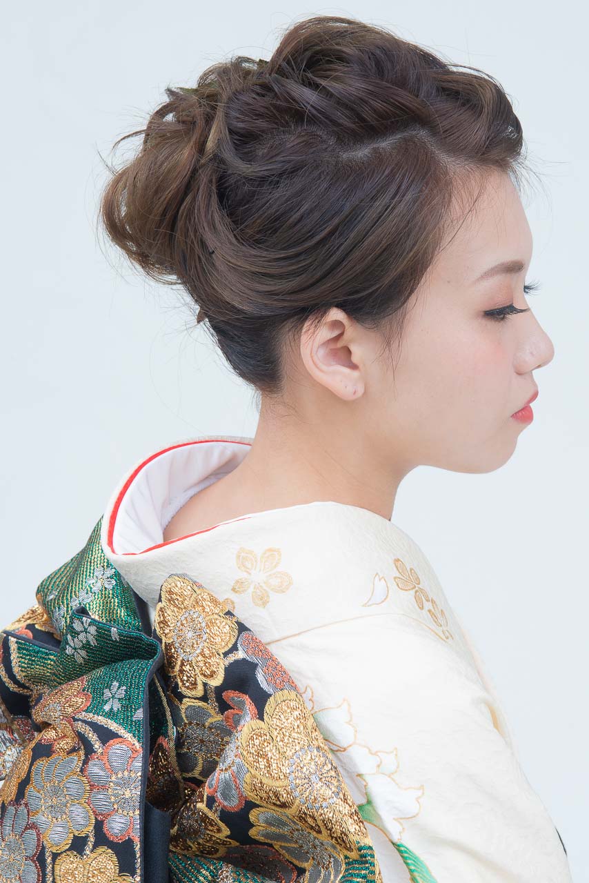 白地に大輪薔薇