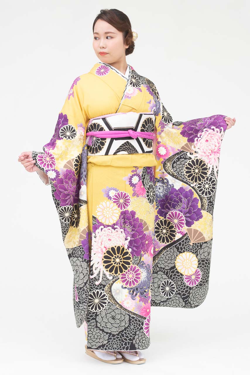 黄色地乱菊裾黒