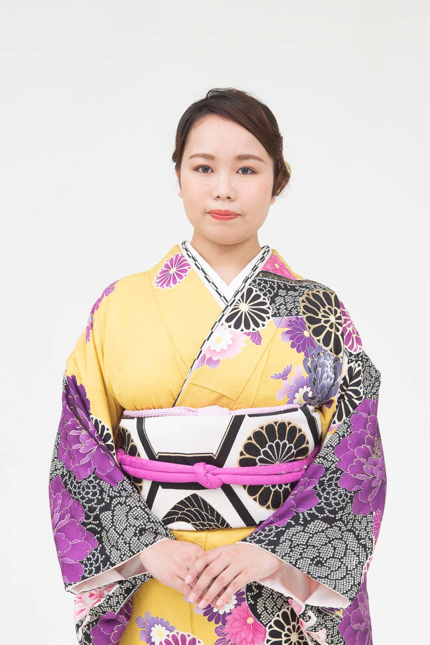 黄色地乱菊裾黒