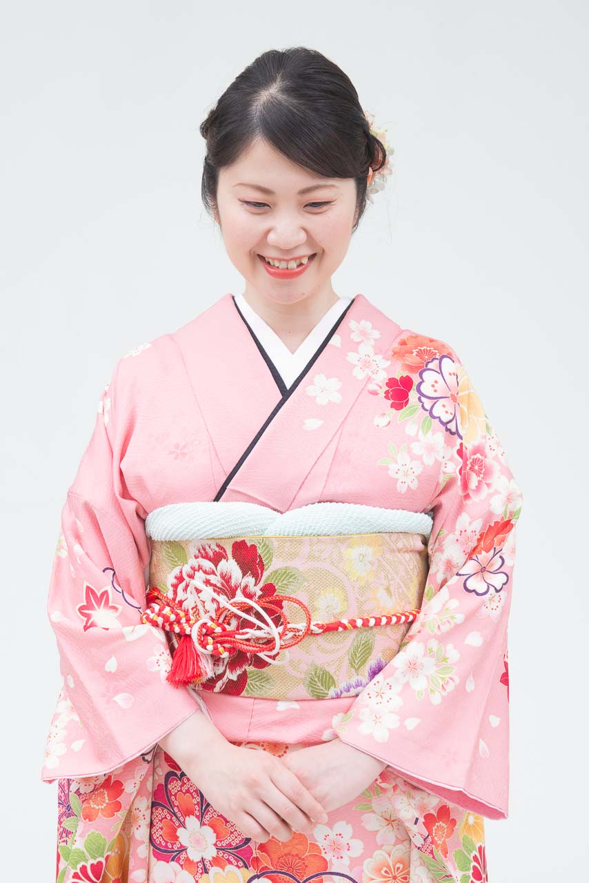 ピンク地薔薇刺繍