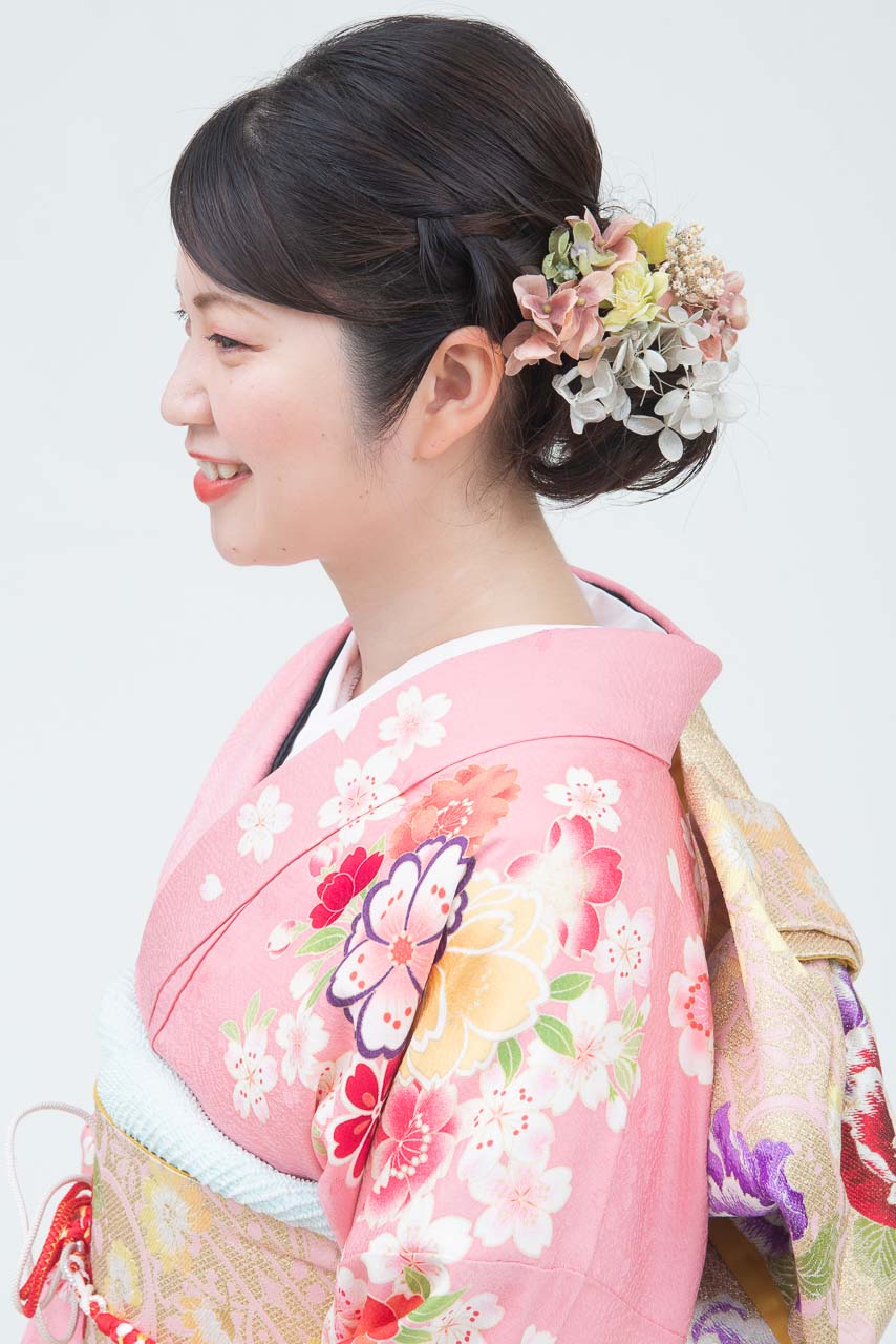 ピンク地薔薇刺繍