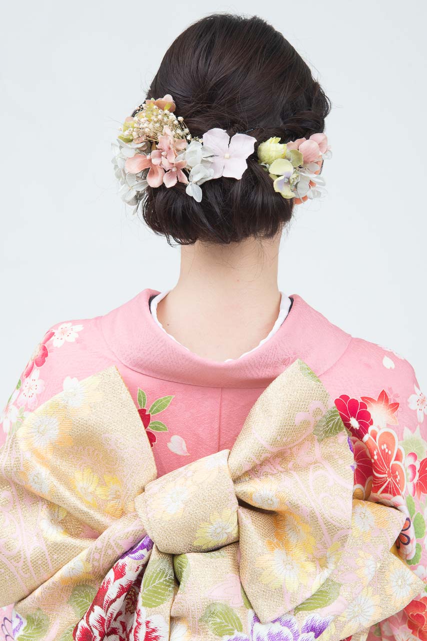 ピンク地薔薇刺繍