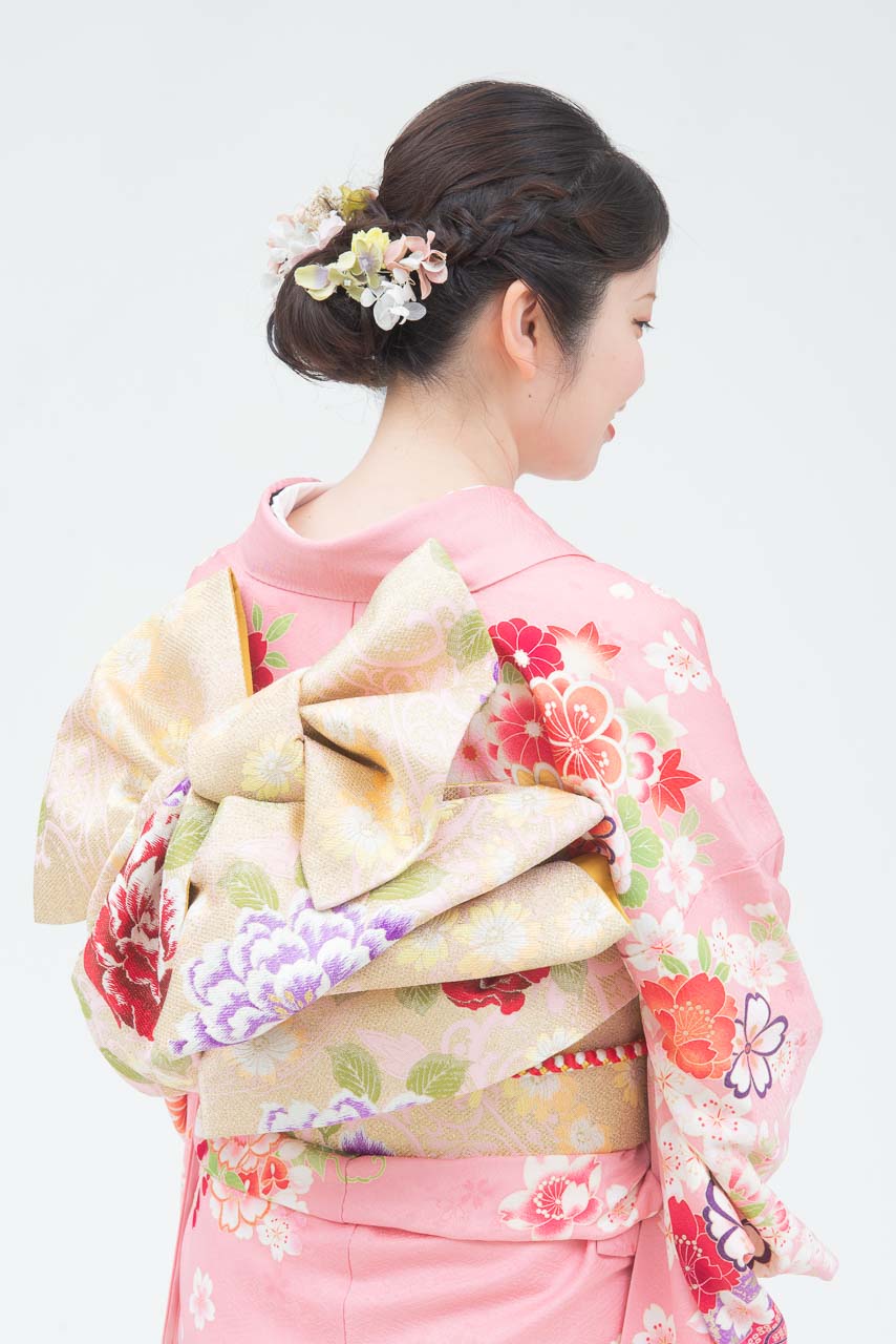 ピンク地薔薇刺繍