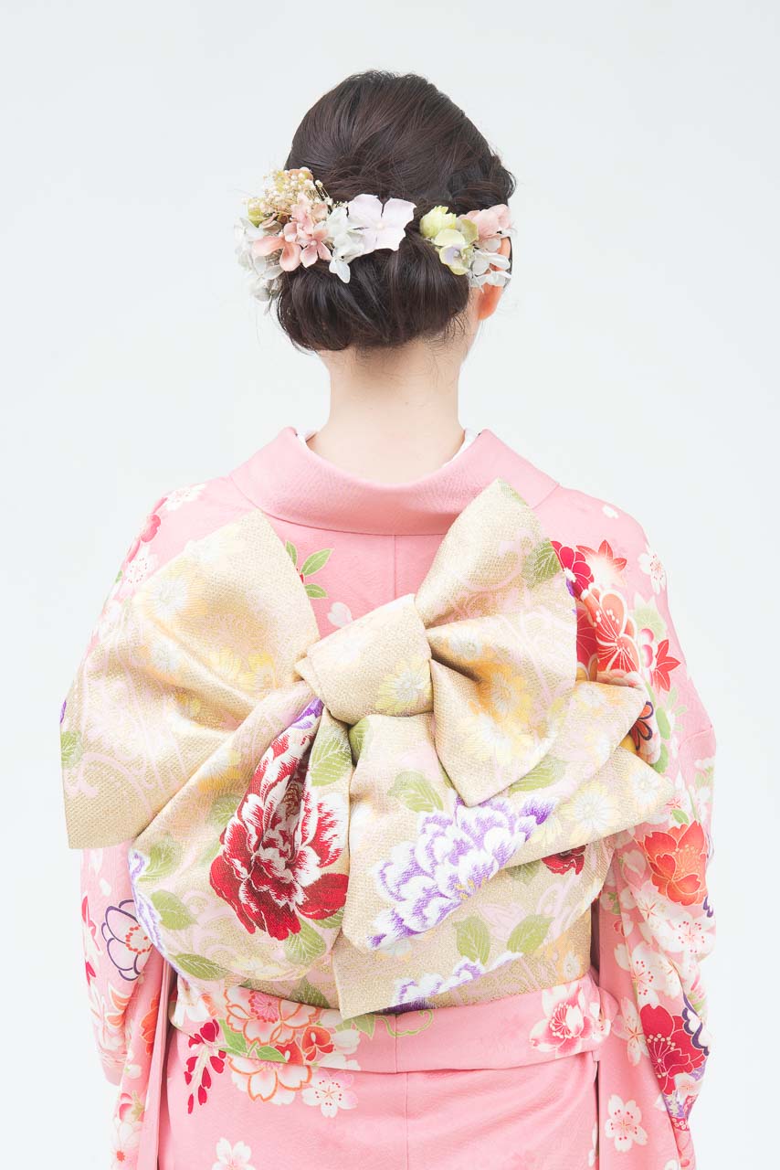 ピンク地薔薇刺繍