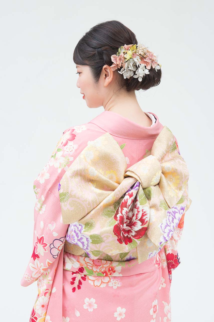 ピンク地薔薇刺繍