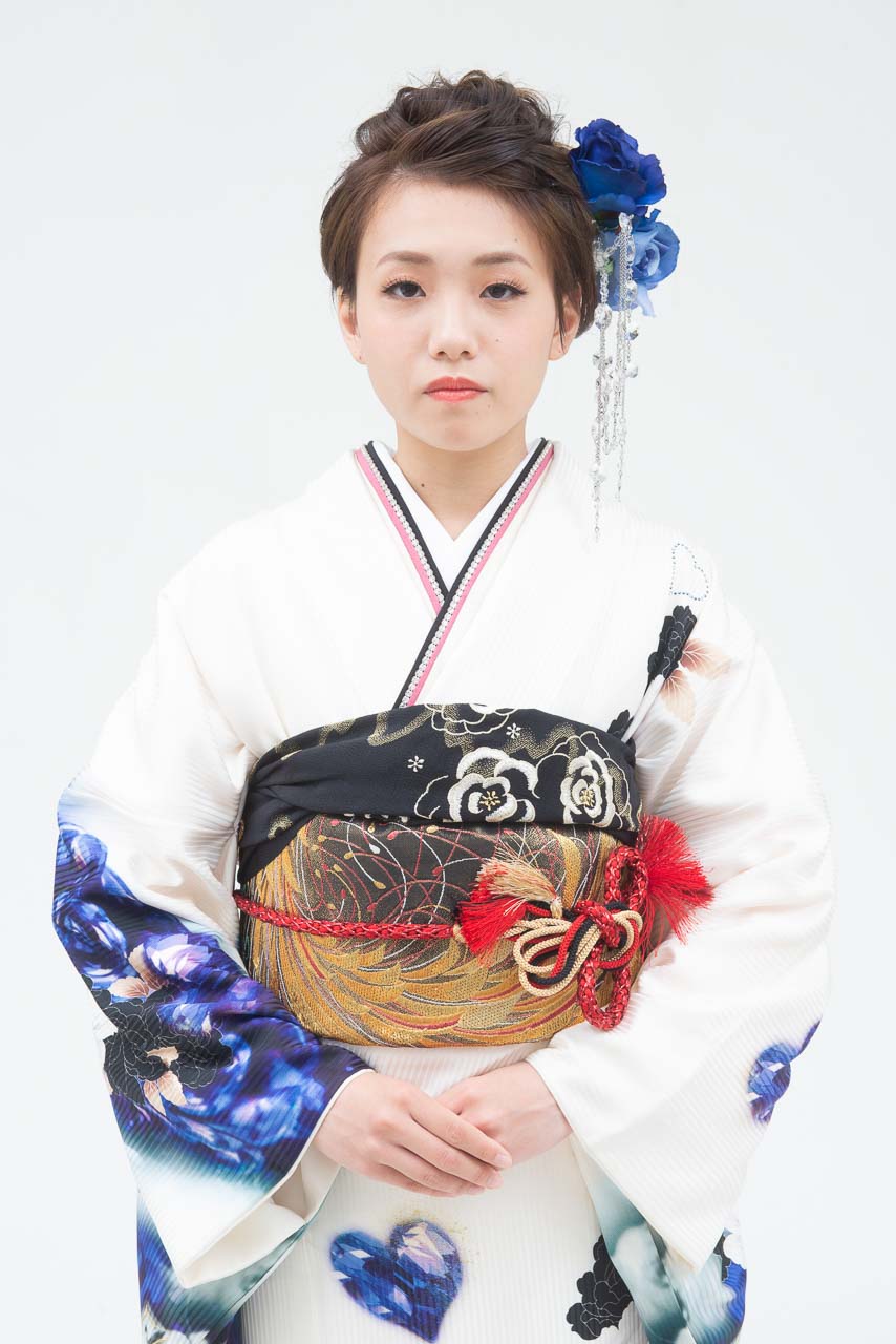 白地に大柄薔薇模様