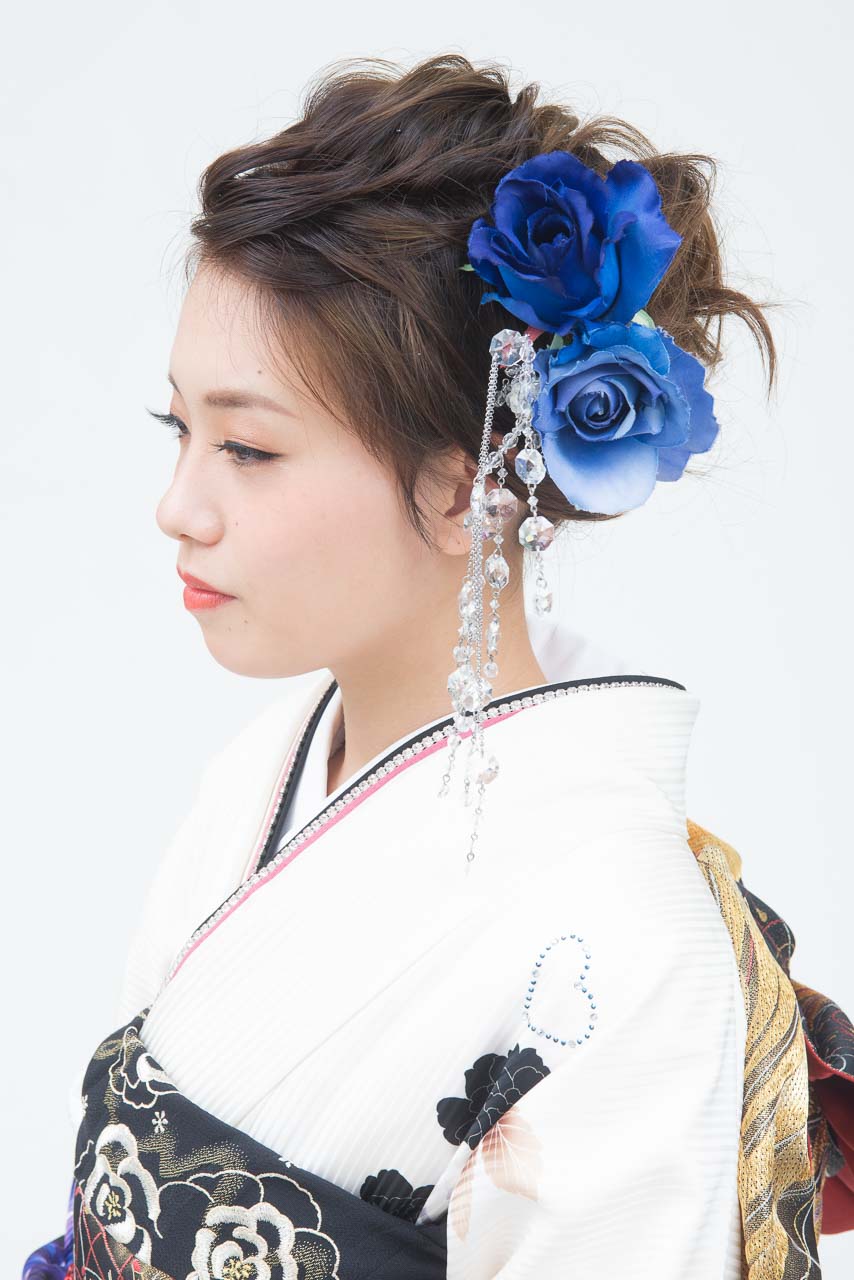 白地に大柄薔薇模様