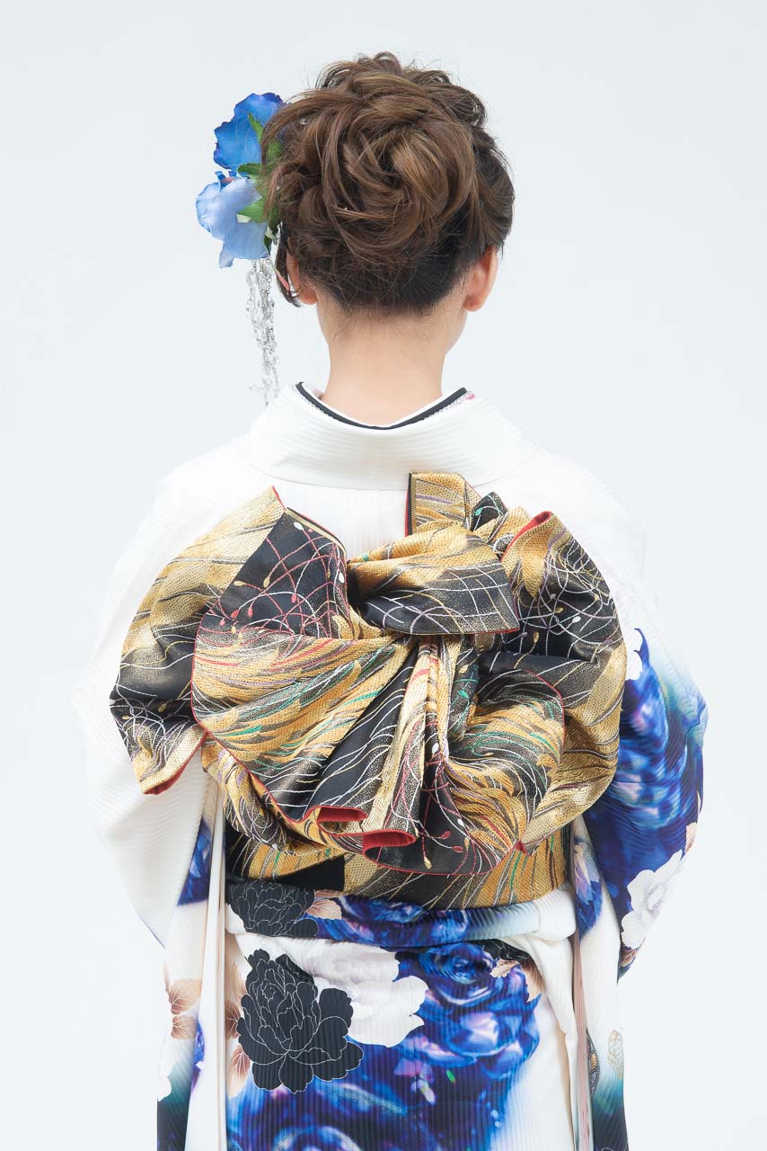 白地に大柄薔薇模様