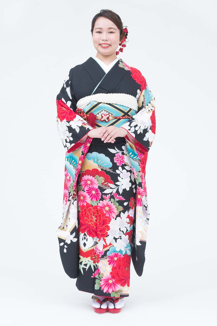 黒地に紅白花柄松模様