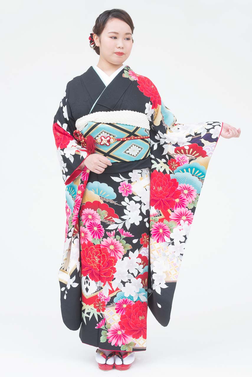 黒地に紅白花柄松模様