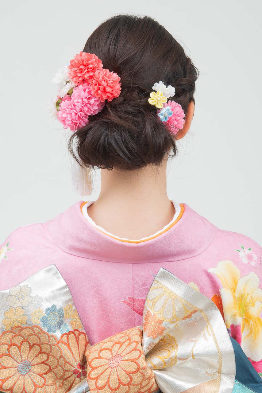 ピンク地に裾牡丹