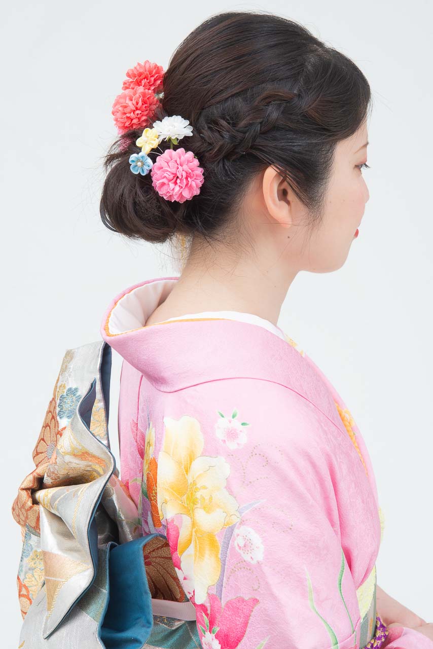 ピンク地に裾牡丹