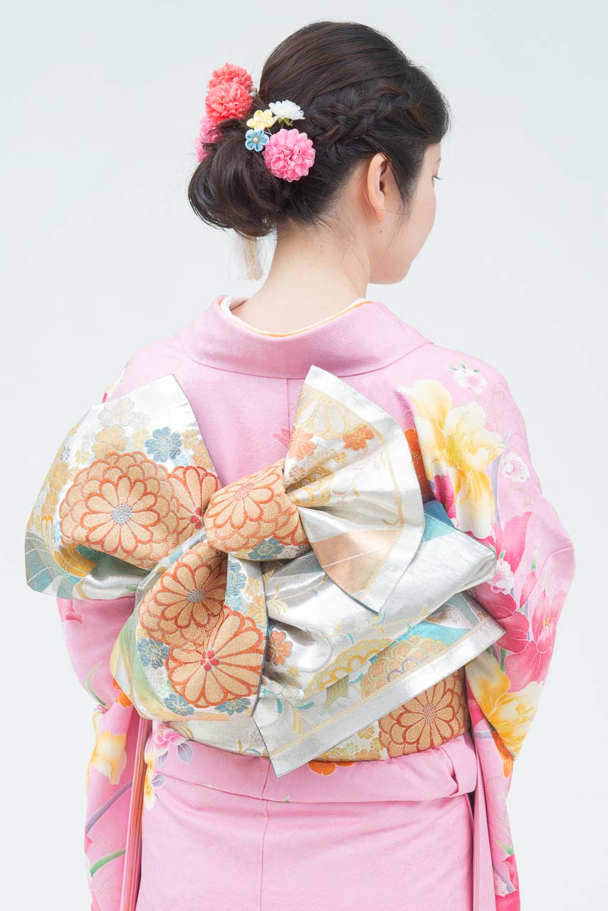 ピンク地に裾牡丹