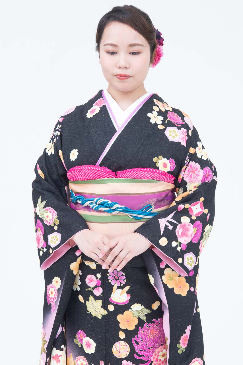 黒地にピンク花柄