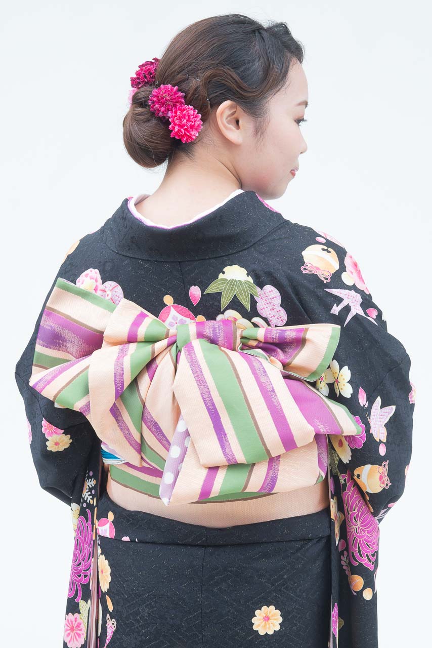 黒地にピンク花柄