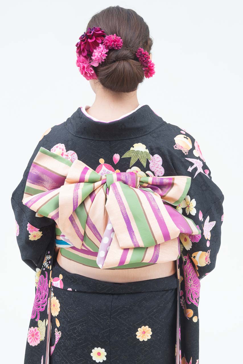 黒地にピンク花柄