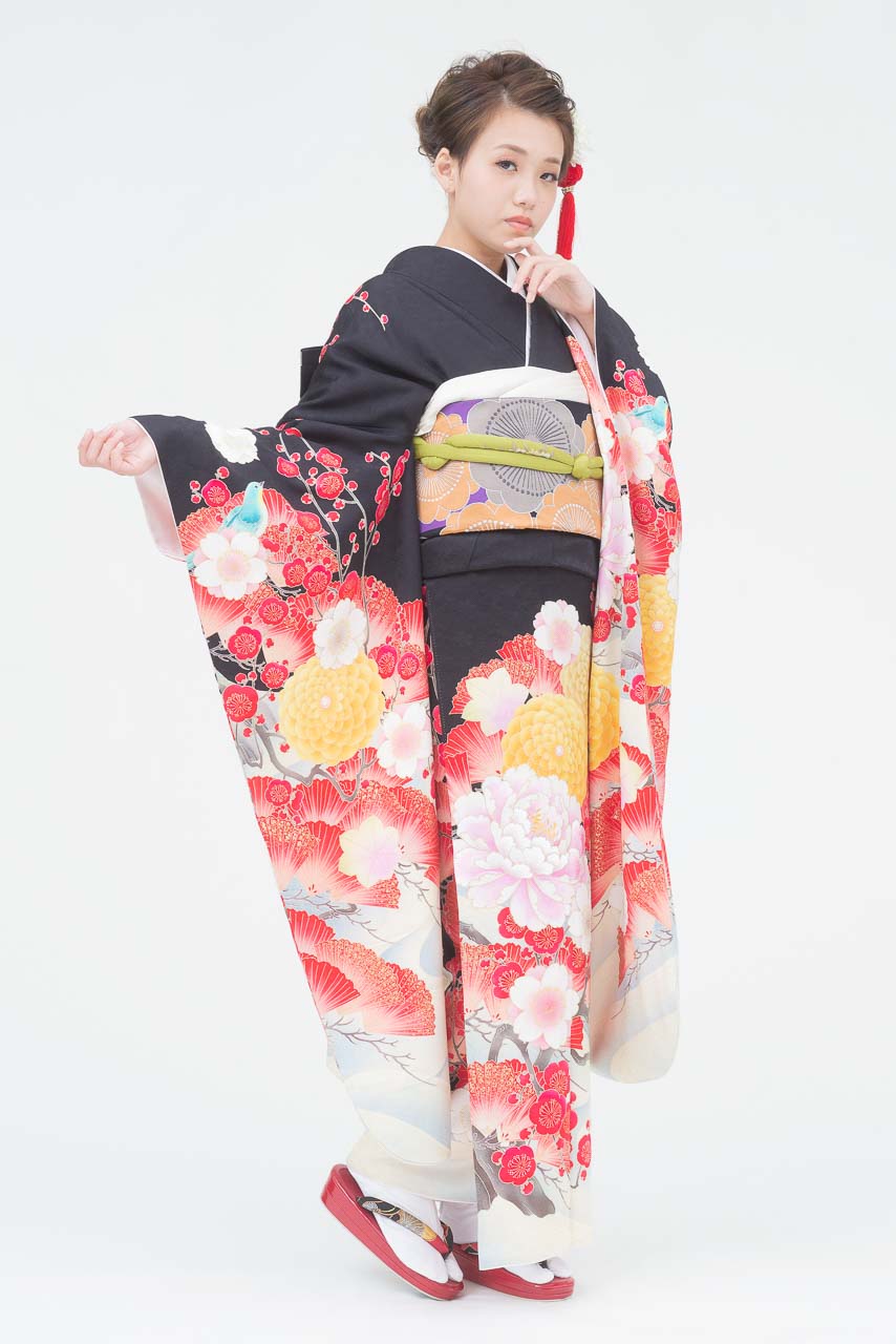 黒地に大柄四季花