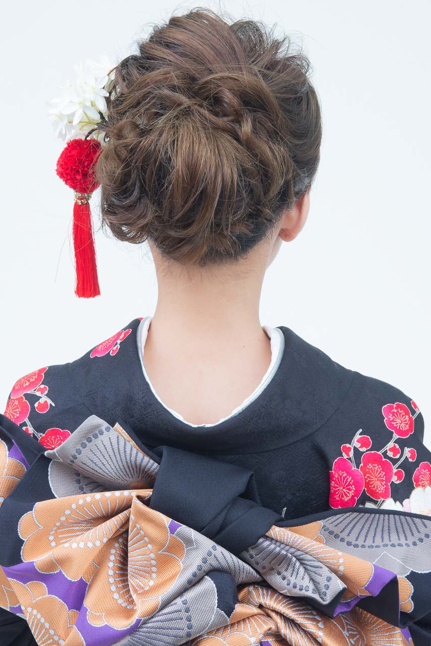 黒地に大柄四季花