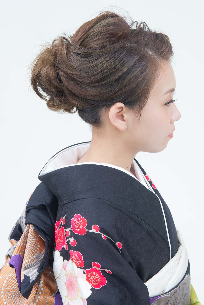 黒地に大柄四季花