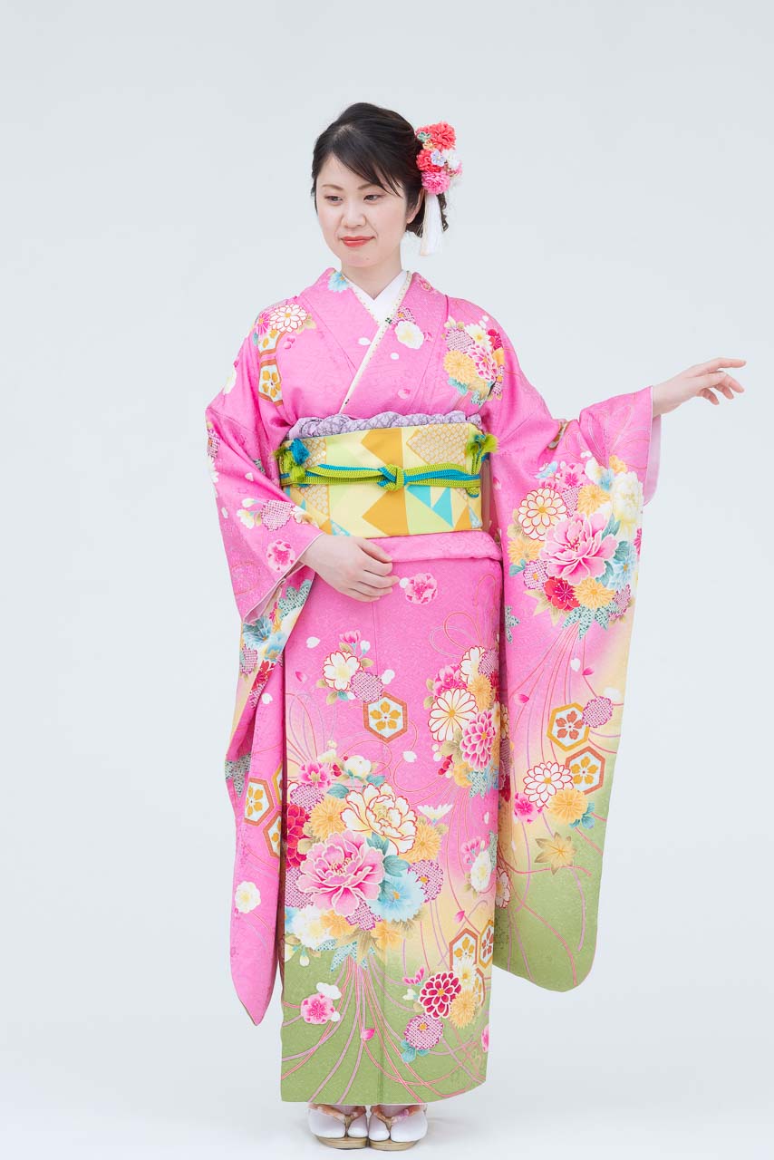 ピンク地裾グリーン花柄