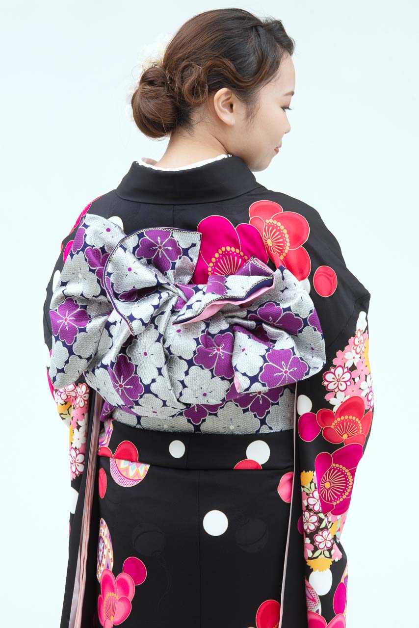 黒地に梅花爛漫